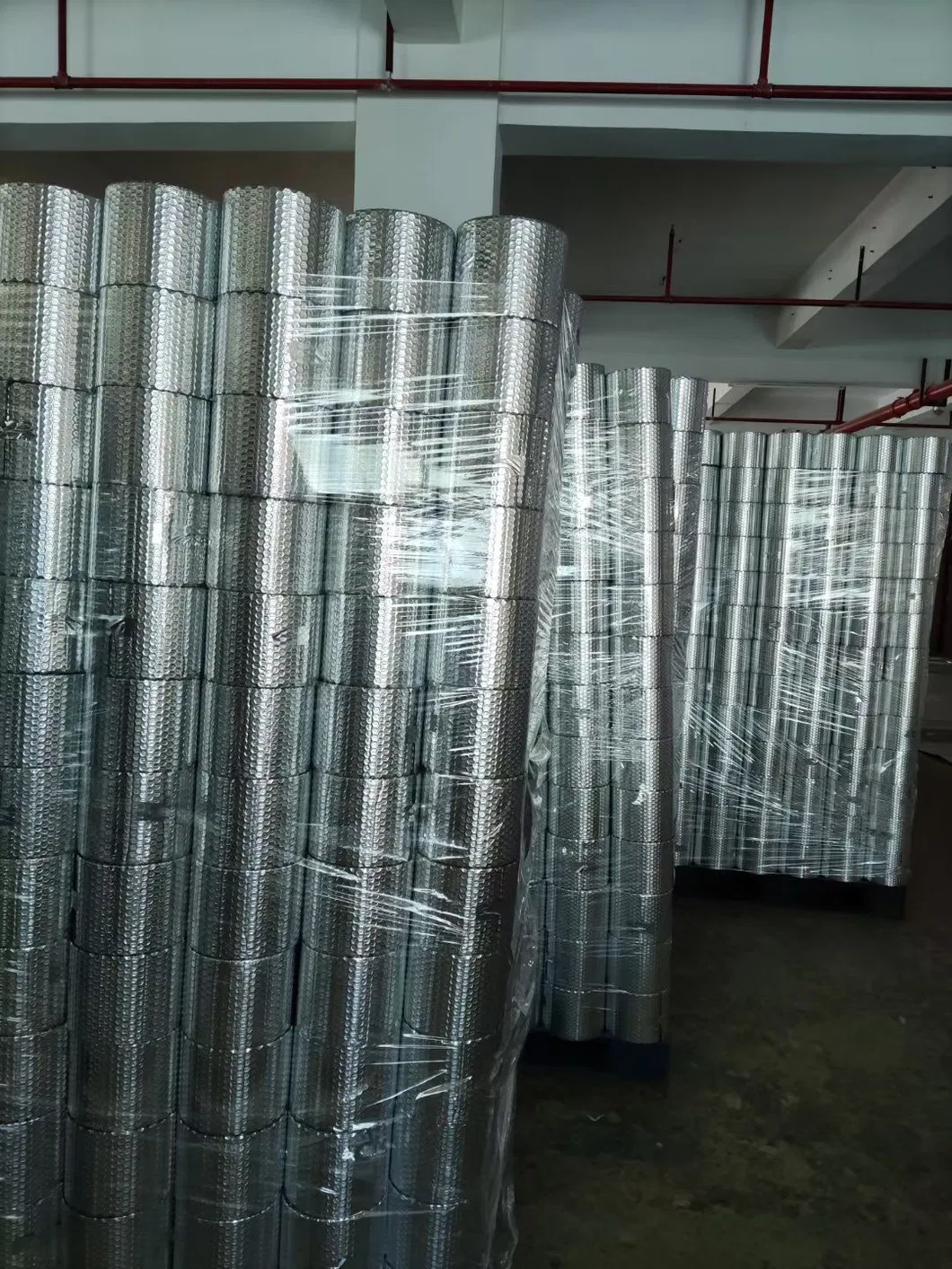 Customized Waterproof Multi Layer Foil Insulation Excellent Performance Metalized Pet Film Bubble Foam Thermal Insulation Material for Building / Roofing /Wall