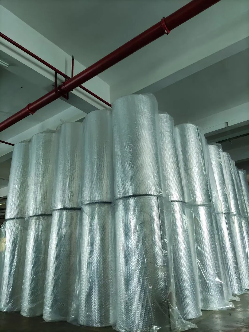 Customized Waterproof Multi Layer Foil Insulation Excellent Performance Metalized Pet Film Bubble Foam Thermal Insulation Material for Building / Roofing /Wall
